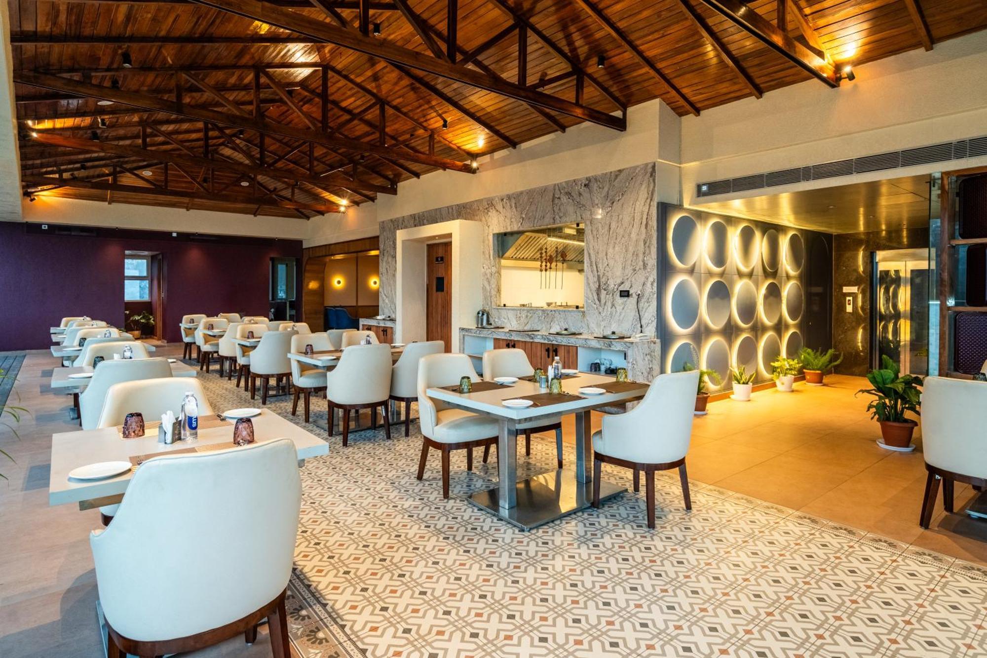 שילונג The White Rock Inn & Dine מראה חיצוני תמונה